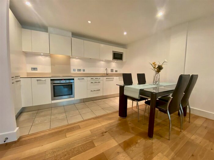 2 Bedroom Flat To Rent In Kestrel House, St Georges Wharf, SW8