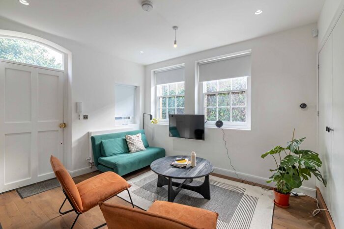 1 Bedroom Flat To Rent In Flat, Macroom Road, Maida Vale, London, W9