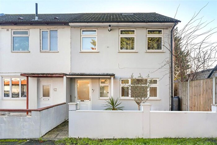 2 Bedroom Flat To Rent In Heron Close, Walthamstow, London, E17