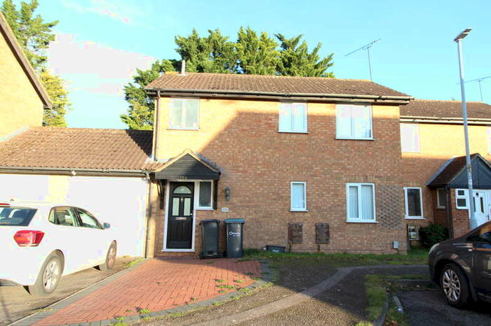 3 Bedroom Semi-Detached House To Rent In Rodeheath - Luton - 3 Bedroom House, LU4