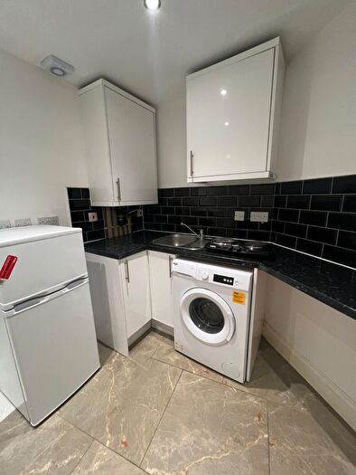 2 Bedroom Flat To Rent In Grafton Road, Dagenham, RM8