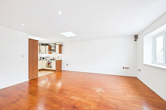 2 Bedroom Flat To Rent In St. Ives Road, Maidenhead, Berkshire, SL6