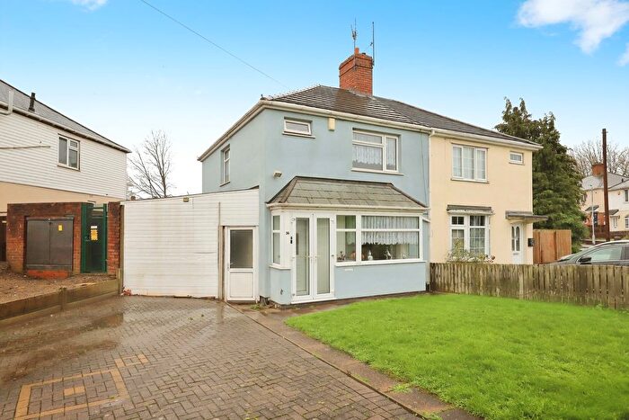 3 Bedroom Semi Detached House For Sale In First Avenue, Wolverhampton, West Midlands, WV10