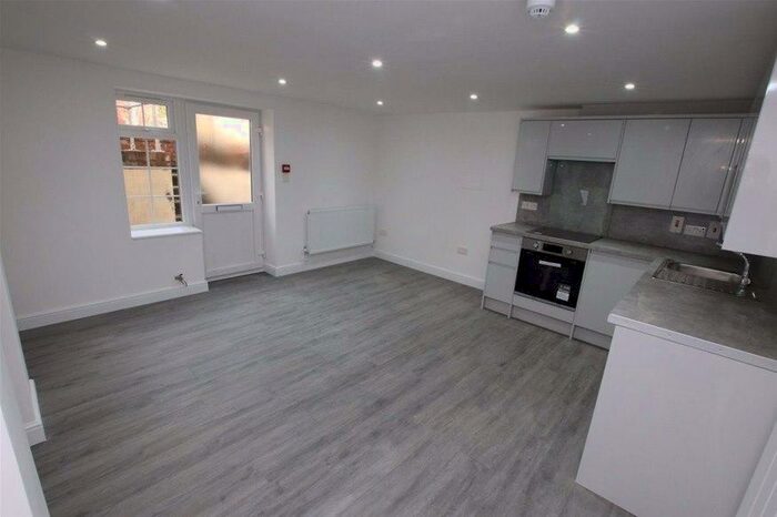 1 Bedroom Apartment To Rent In Queens Road, Reading, RG1