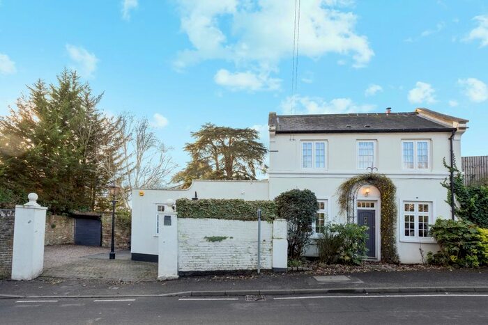 2 Bedroom Cottage To Rent In Berry Hill, Taplow, Maidenhead, SL6