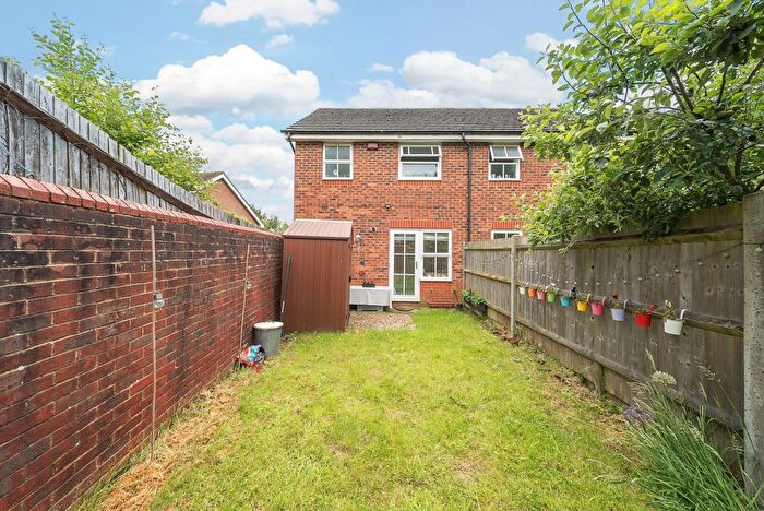 2 Bedroom Detached House To Rent In Scholars Walk, Guildford, Surrey, GU2