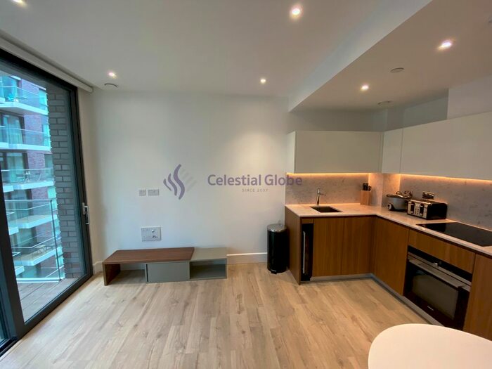 1 Bedroom Flat For Sale In Piazza Walk, London, E1