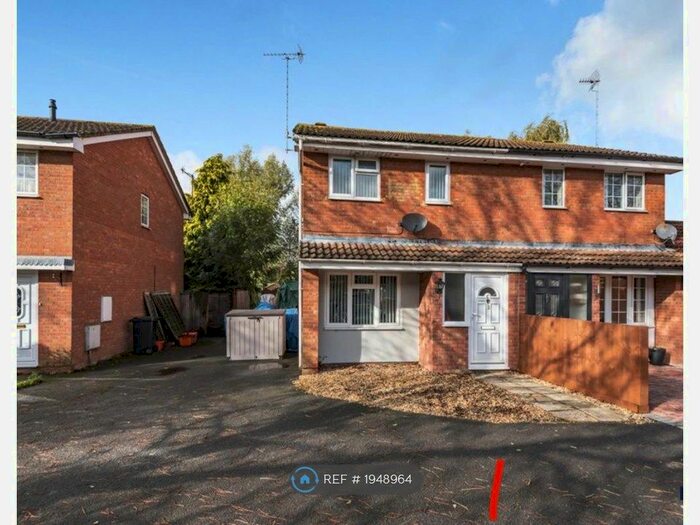 3 Bedroom Semi-Detached House To Rent In Alder Close, Swindon, SN2