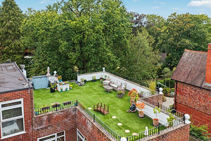 3 Bedroom Flat For Sale In Penthouse, Beaulieu, Leicester Road, WA15