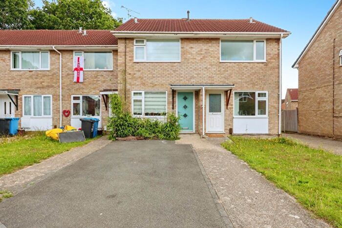 2 Bedroom Terraced House For Sale In Hewitt Road, Poole, BH15