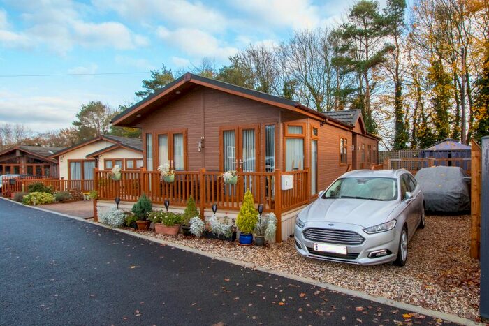 3 Bedroom Mobile/park Home For Sale In West View Close, Whimple, Exeter, EX5