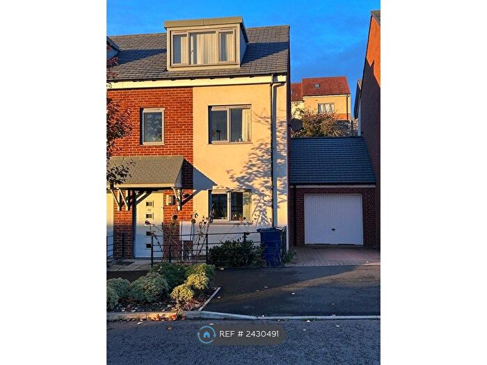 3 Bedroom Semi Detached House To Rent In Chester Pike, Newcastle Upon Tyne, NE15