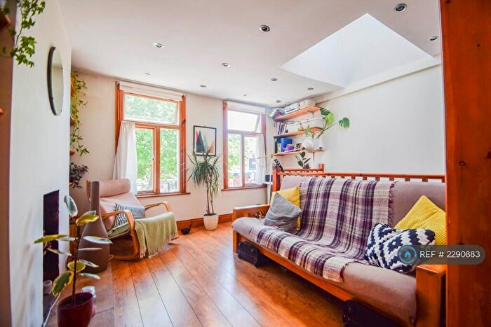 1 Bedroom Flat To Rent In Well Street, London, E9