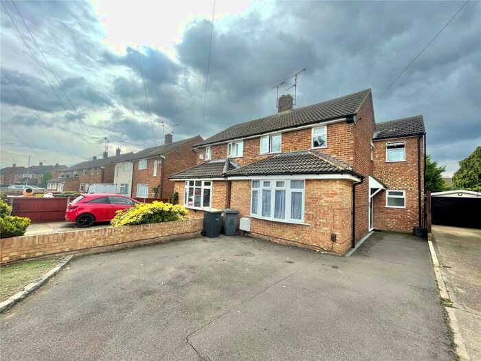 3 Bedroom Semi-Detached House To Rent In Lalleford Road, Luton, Bedfordshire, LU2