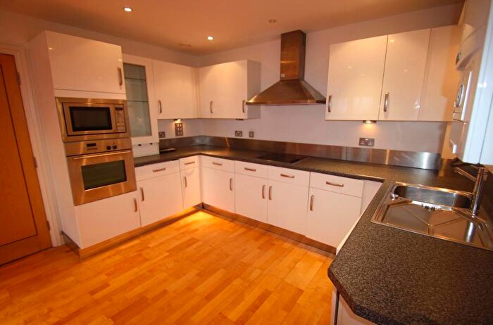 2 Bedroom Flat To Rent In Southside, - Leigh Road, Leigh-On-Sea, SS9