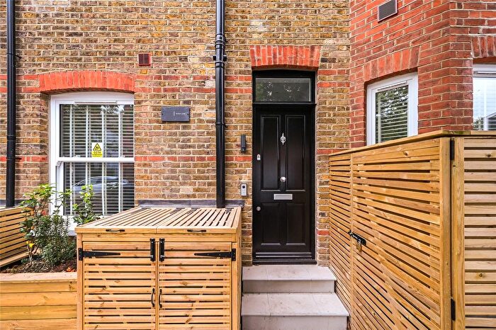 2 Bedroom Flat To Rent In Acton Lane, London, W4