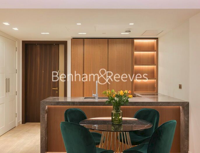 2 Bedroom Flat To Rent In Lincoln Square, Portugal Street, City, WC2A