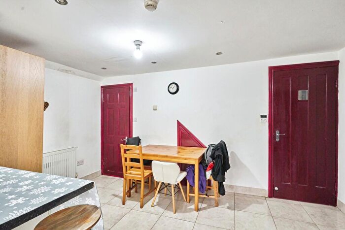 5 Bedroom End Of Terrace House For Sale In Asland Road, London, E15