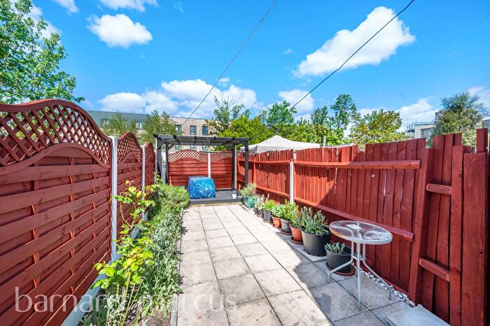 3 Bedroom Maisonette To Rent In Davidson Road, Croydon, CR0