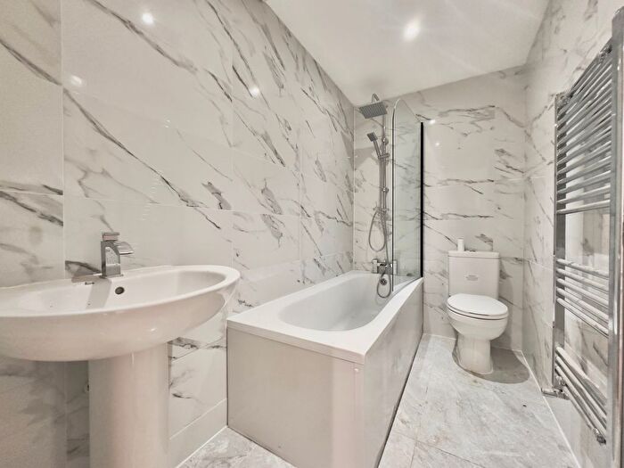1 Bedroom Flat To Rent In Longley Road, SW17