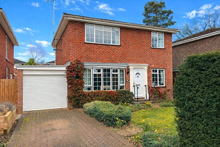 4 Bedroom Detached House For Sale In Pondtail Road, Fleet, Hampshire, GU51