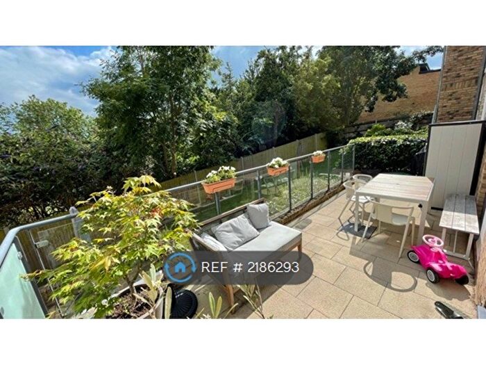 2 Bedroom Flat To Rent In Brockley Park, London, SE23