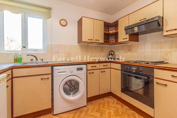 2 Bedroom Flat For Sale In Regent Court, Fulwood, Preston, PR2