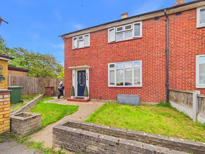 3 Bedroom Semi Detached House For Sale In Dawley Green, South Ockendon, Essex, RM15