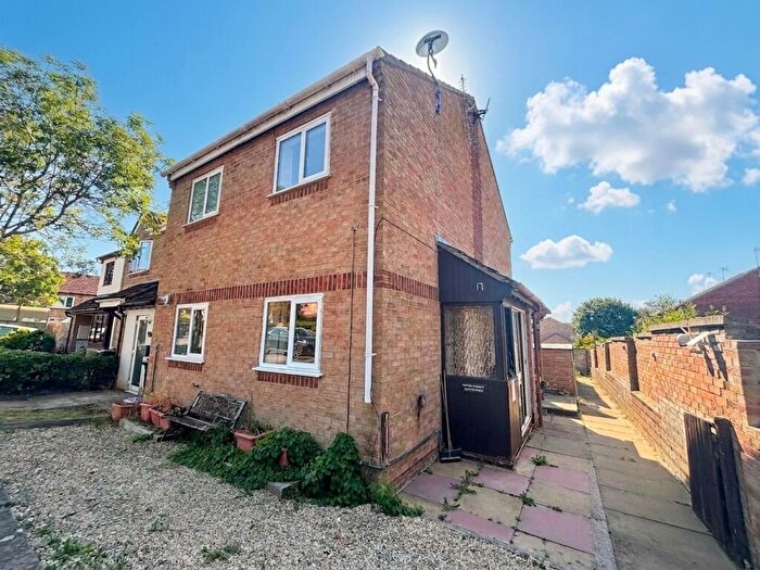 1 Bedroom Terraced House For Sale In Bluebell Close, Thornbury, BS35