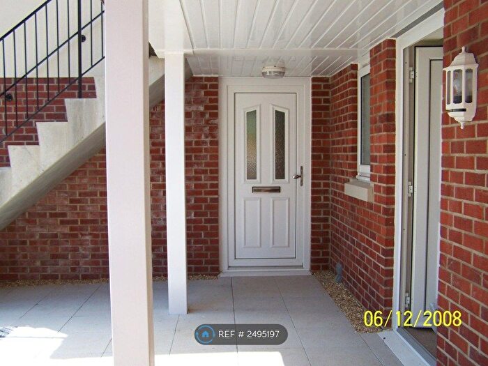 2 Bedroom Flat To Rent In Water Lane, Southampton, SO40