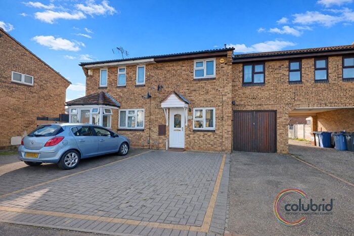 2 Bedroom Terraced House For Sale In Shaw Crescent, Tilbury, RM18