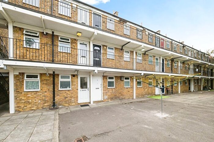 1 Bedroom Flat For Sale In Green Lane, Ilford, IG3