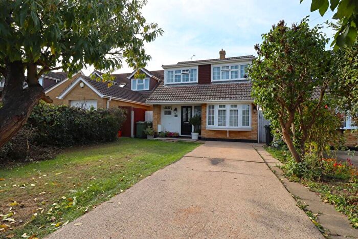 4 Bedroom Detached House For Sale In Hill Avenue, Wickford, SS11