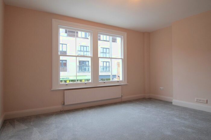 2 Bedroom Flat To Rent In Garrat Lane, London, SW18