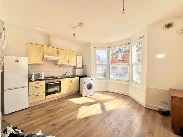 1 Bedroom Flat To Rent In William Street, E10