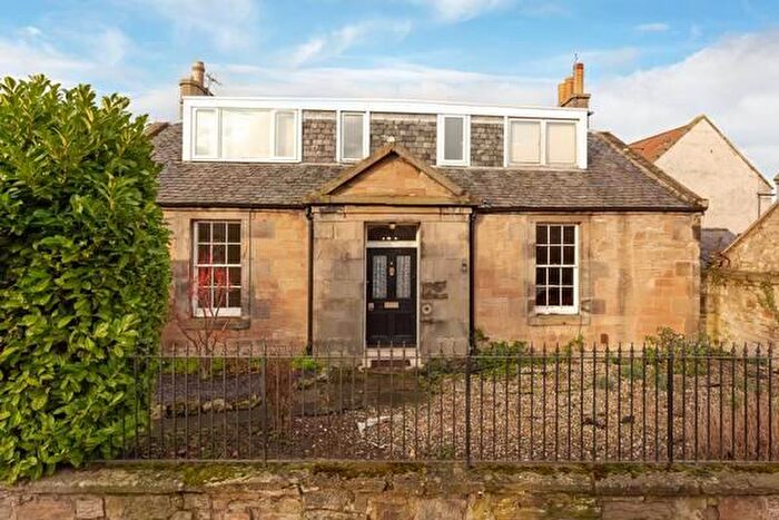 2 Bedroom Cottage For Sale In Ravenscroft Street, Edinburgh, EH17