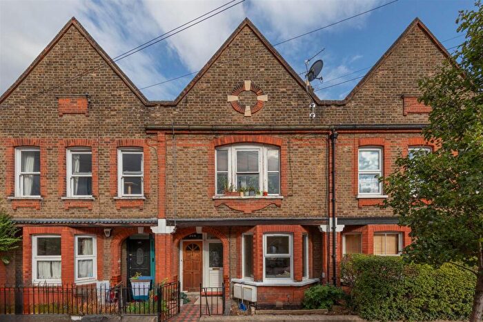 2 Bedroom Maisonette For Sale In Fleeming Road, Walthamstow, E17