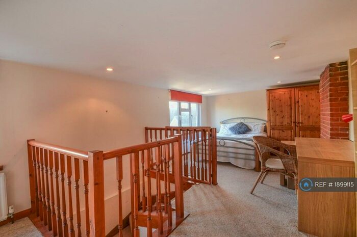 4 Bedroom Semi-Detached House To Rent In Weyside Road, Guildford, GU1