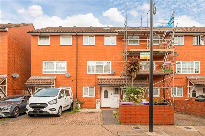 6 Bedroom House For Sale In Ashfield Street, Stepney Green, E1