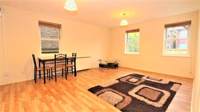 2 Bedroom Flat To Rent In Collings Close, London, N22