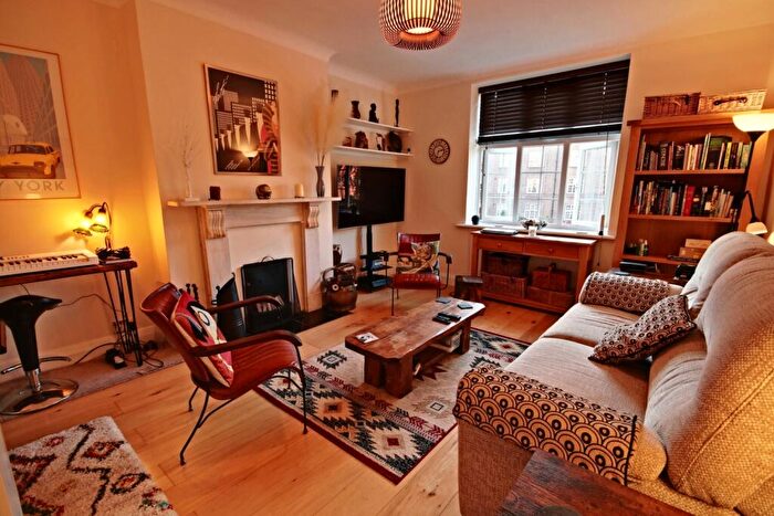 2 Bedroom Flat For Sale In Flat Norbiton Hall, Birkenhead Avenue, Kingston Upon Thames, KT2