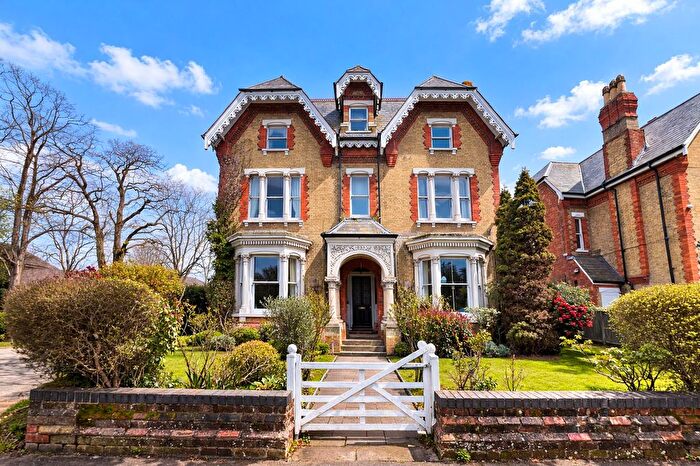 1 Bedroom Flat For Sale In Wendover Road, Spenser House, HP21