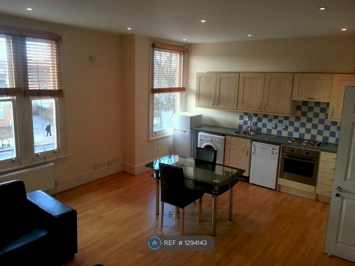 2 Bedroom Flat To Rent In Bedford Hill, London SW12
