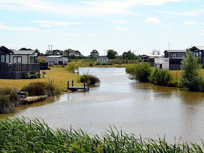 2 Bedroom Mobile/park Home For Sale In Atwick Road, Bewholme, Driffield, YO25