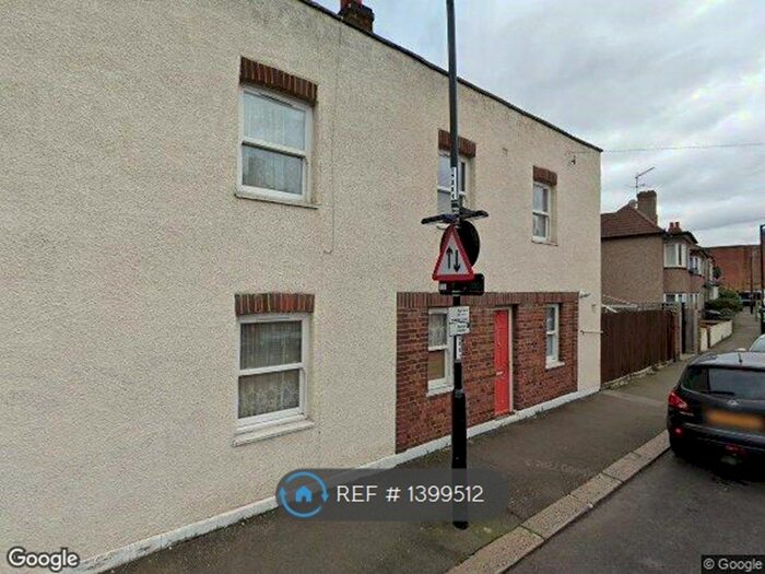 2 Bedroom End Of Terrace House To Rent In Wildfell Road, London, SE6