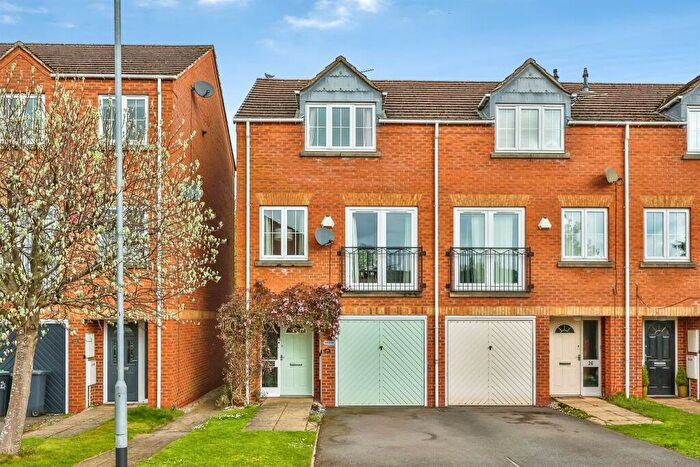 3 Bedroom Town House For Sale In Little Holland Gardens, Nuthall, Nottingham, NG16