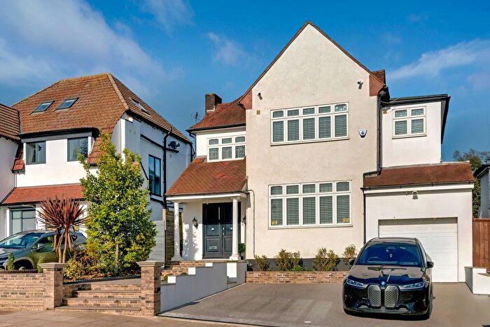 5 Bedroom Detached House For Sale In Fitzalan Road, London, N3