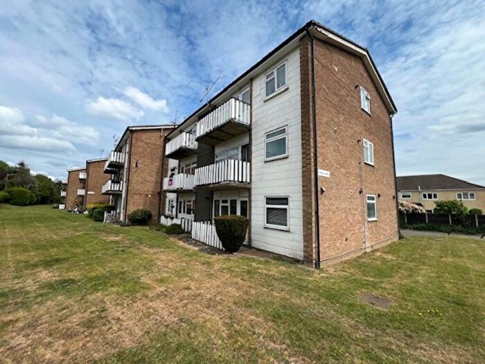 2 Bedroom Flat To Rent In Hadleigh Court, Broxbourne, EN10
