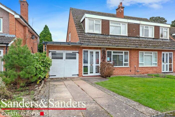 3 Bedroom Semi-Detached House For Sale In Hadrians Walk, Alcester, B49