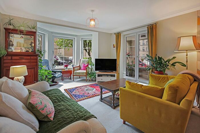 2 Bedroom Flat For Sale In Flat, Roseburn Maltings, Edinburgh, EH12